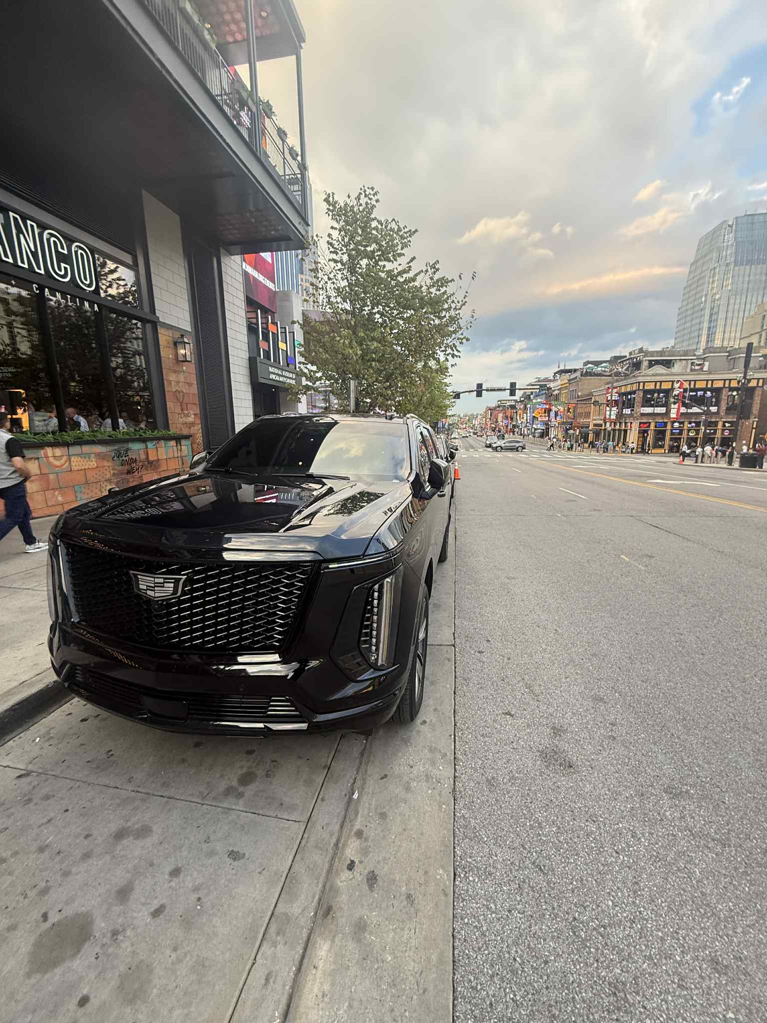 Nashville Executive SUV Limo — Cadillac Escalade, GMC Denali, and Lincoln Navigator